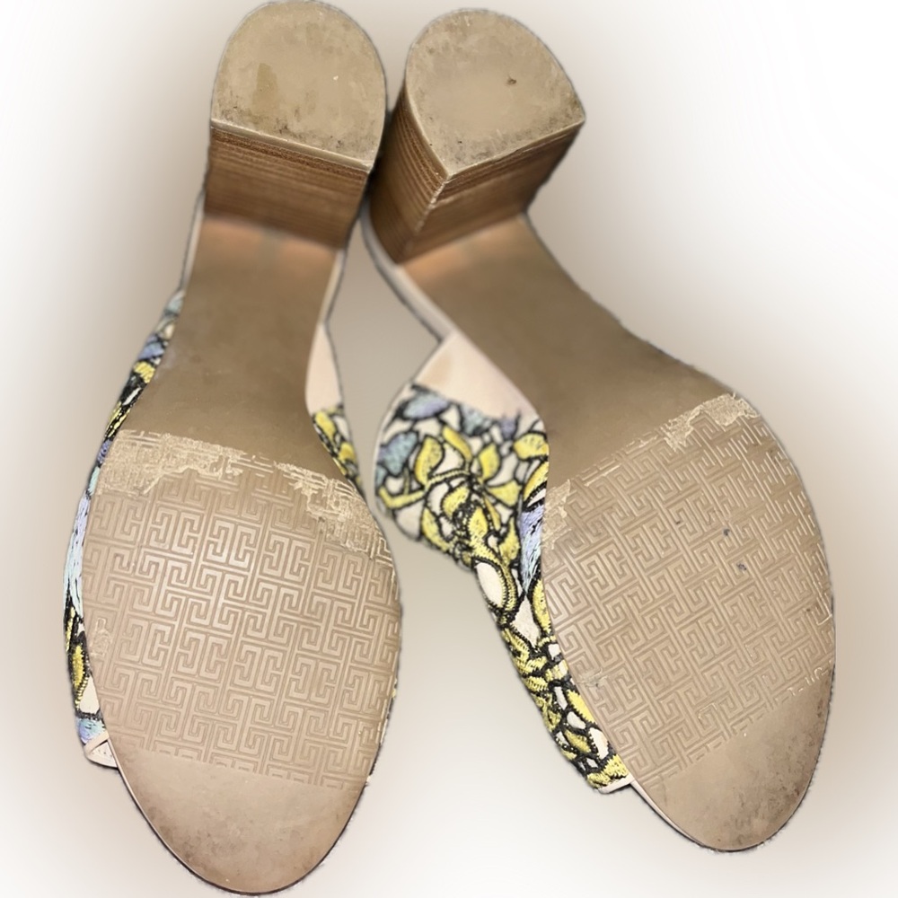 Beautiful Embroidered slides - Picture 7 of 13